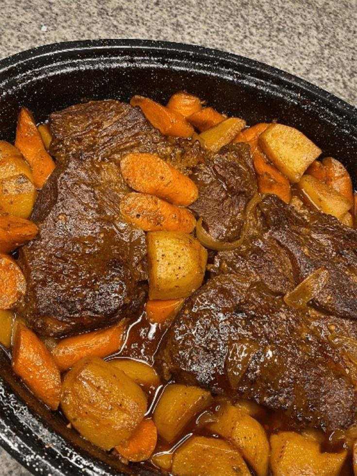 The Ultimate Guide to Beef Roast Pot with Potatoes and Carrots 😋😍 482301231_648046081046084_8631551711958877442_n